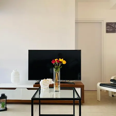 Panoramic Seaside Getaway, 2-br Penthouse Apartmán