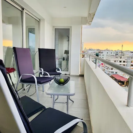Panoramic Seaside Getaway, 2-br Penthouse Apartament Larnaca
