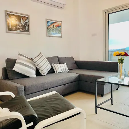 Panoramic Seaside Getaway, 2-br Penthouse Apartament