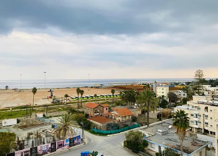 Panoramic Seaside Getaway, 2-br Penthouse