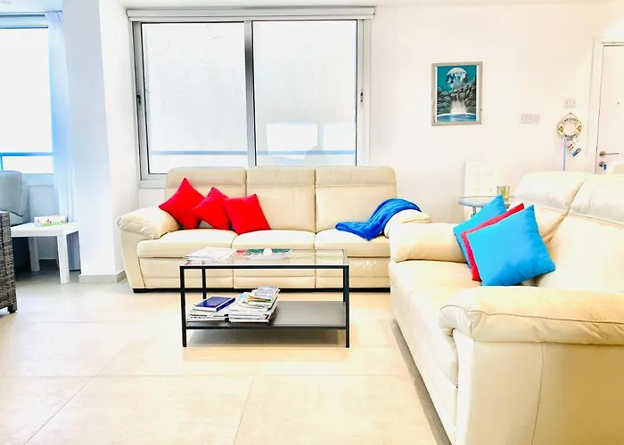 アパート Panoramic Seaside Getaway, 2-br Penthouse *