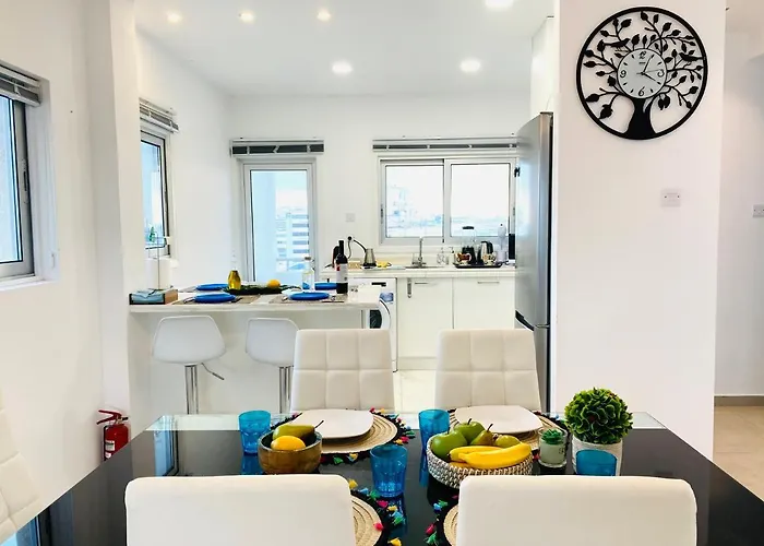 Panoramic Seaside Getaway, 2-br Penthouse *